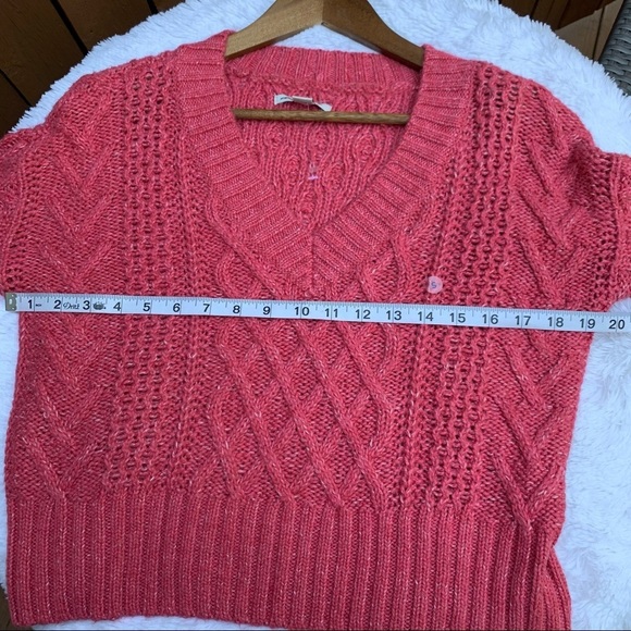 American Eagle | Rose Pink V Neck Cropped Sweater - Picture 15 of 16